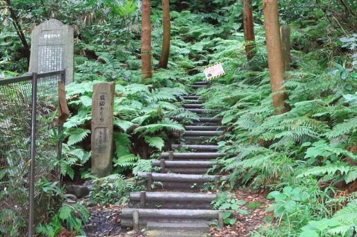 祇園山ハイキングコースと石碑