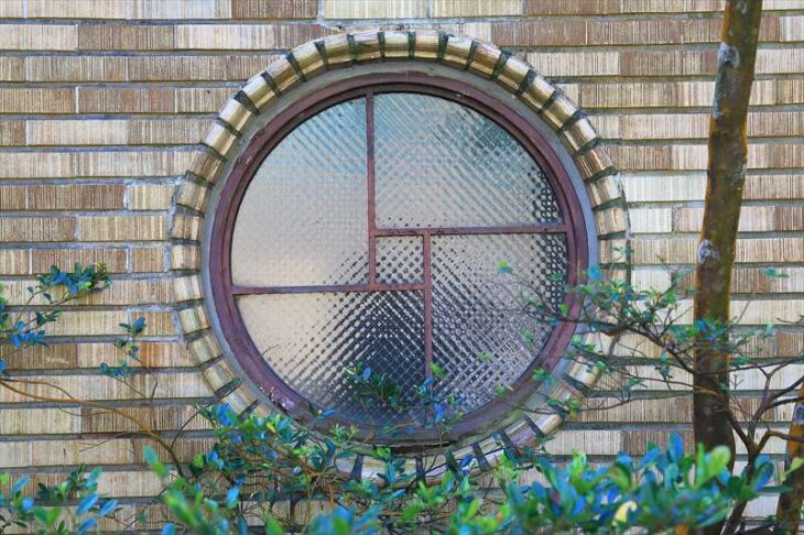 鎌倉文学館の丸い窓