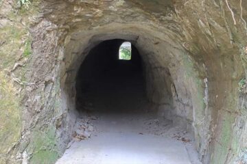 小倉遊亀邸跡トンネル