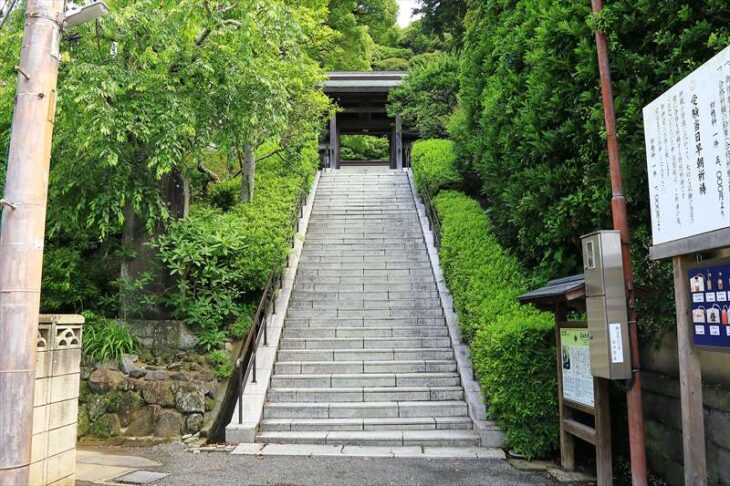 荏柄天神社の参道の階段