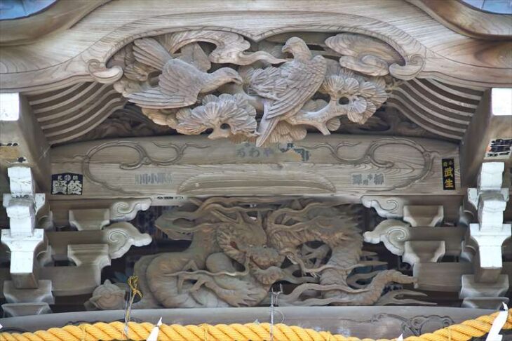 八雲神社 本殿の木彫り
