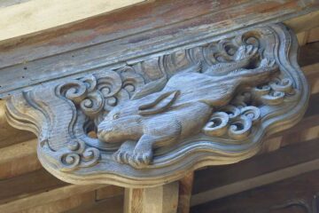 大船の熊野神社の木彫りの兎