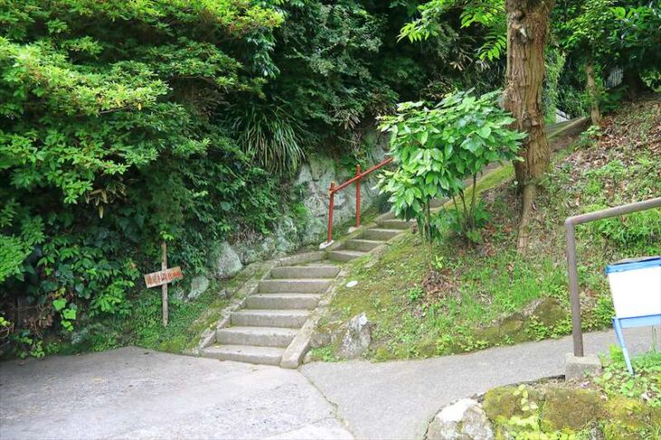 鎌足稲荷神社への階段