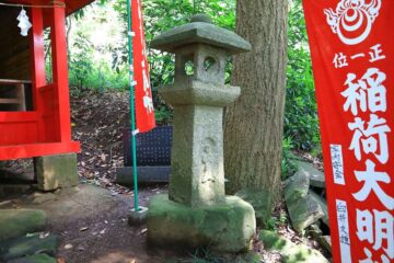 大江稲荷の石灯籠