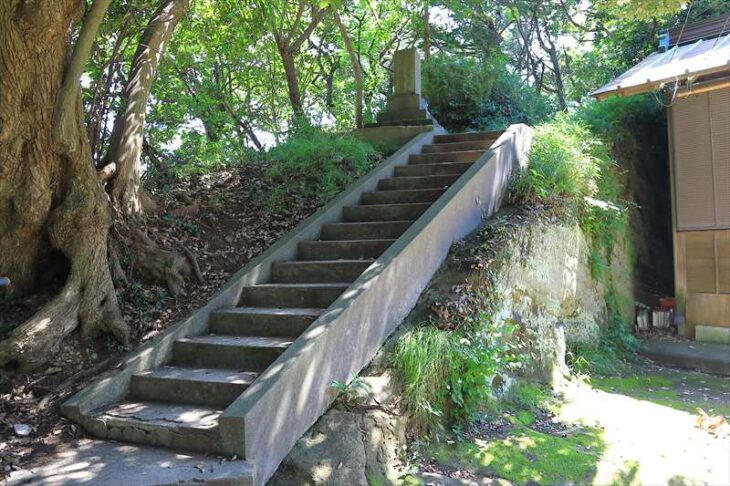 駒形神社の裏参道への階段