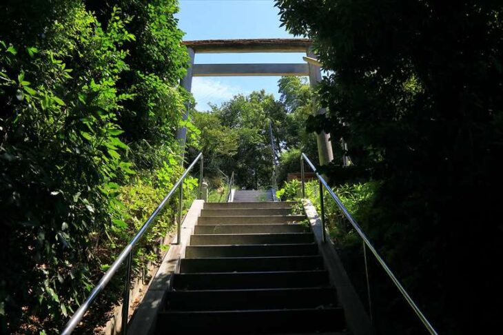 岡本神社・伏見稲荷神社の参道