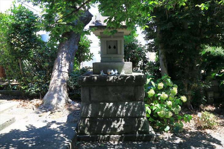 稲荷神社（三十番神宮）