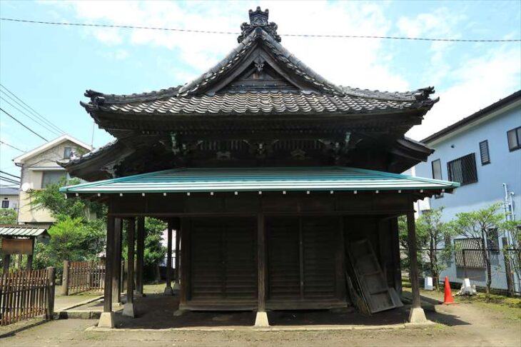 巽神社の社殿の側面