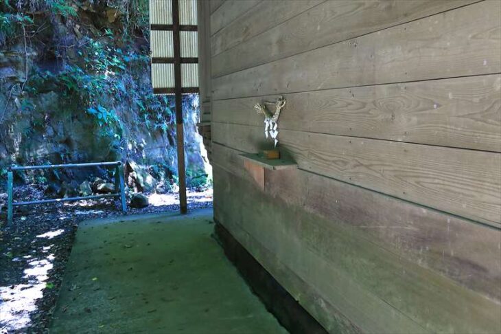 熊野神社（手広）の本殿裏側