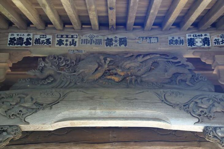 常盤八雲神社の社殿の龍神様