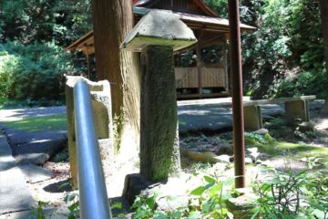 諏訪神社の石灯籠