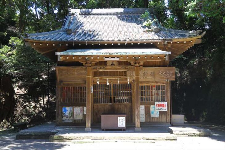 諏訪神社（植木）の社殿