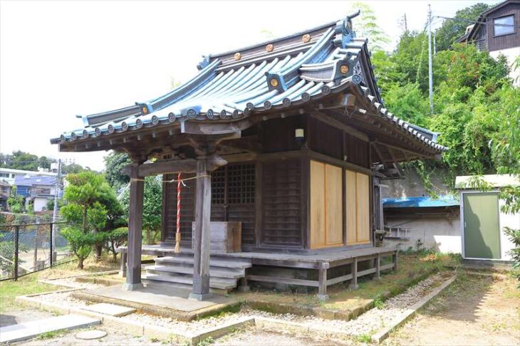 台 神明神社の社殿