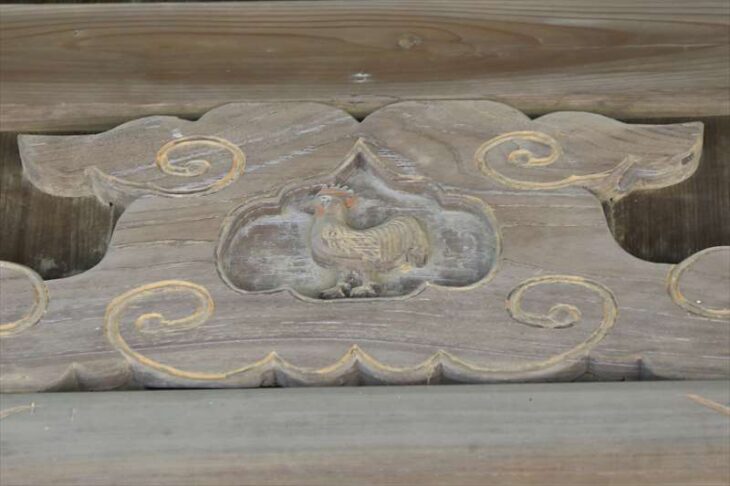 台 神明神社の鶏の彫刻