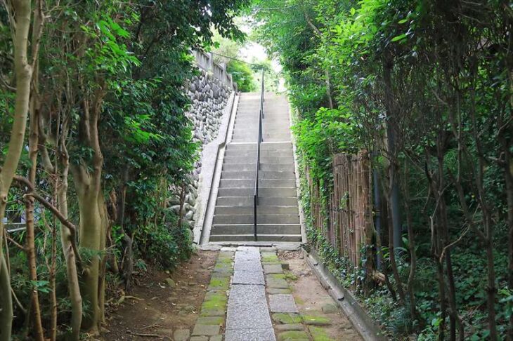 鎌倉の厳島神社の参道