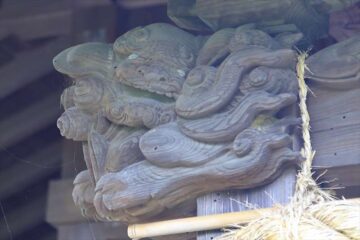 鎌倉の厳島神社の唐獅子の木彫り像