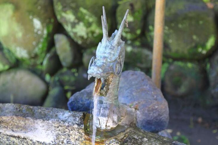 小動神社の手水の龍神様