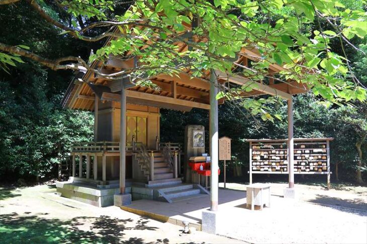 葛原岡神社の社殿