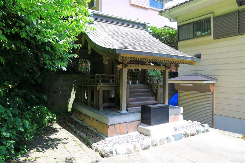 御成町の諏訪神社
