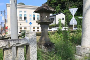 龍口明神社 元宮の石灯籠