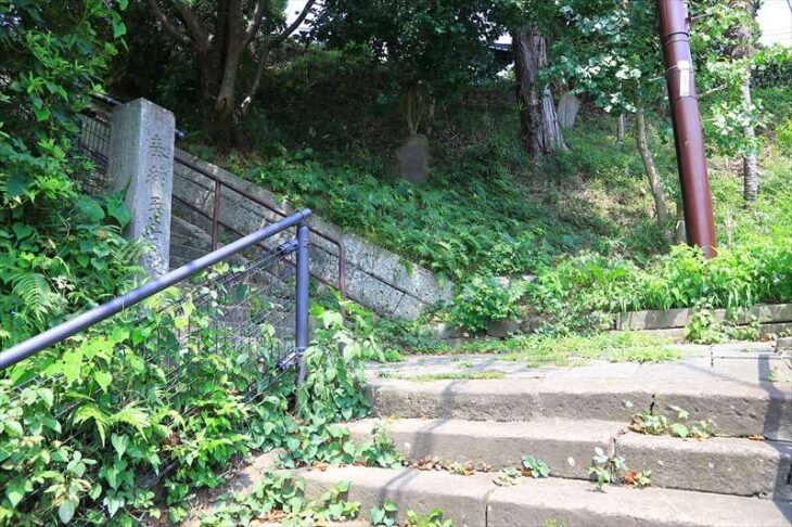 山ノ内の八雲神社の階段