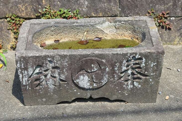 山ノ内の八雲神社の手水鉢