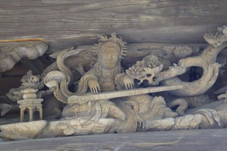 山ノ内の八雲神社の木像