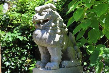 銭洗弁財天宇賀福神社 上之水神宮の狛犬