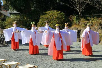 鎌倉宮 初詣の様子 巫女による舞