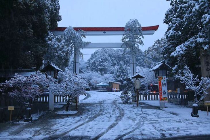 雪の鎌倉宮 一の鳥居