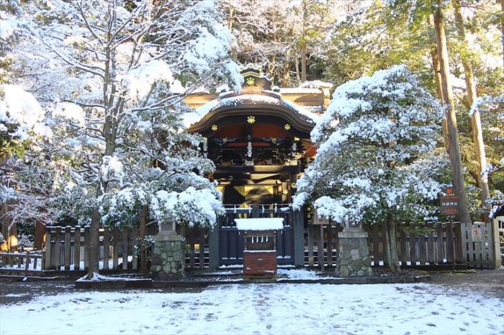 雪の鶴岡八幡宮 白旗神社