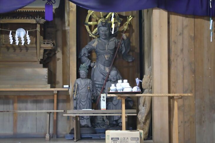 白山神社・毘沙門天立像