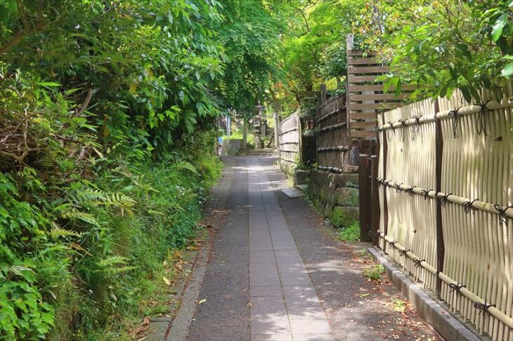 北鎌倉の非常に細い道