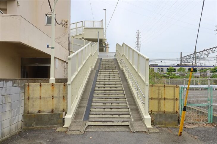 台3丁目と小袋谷2丁目を結ぶ歩道橋