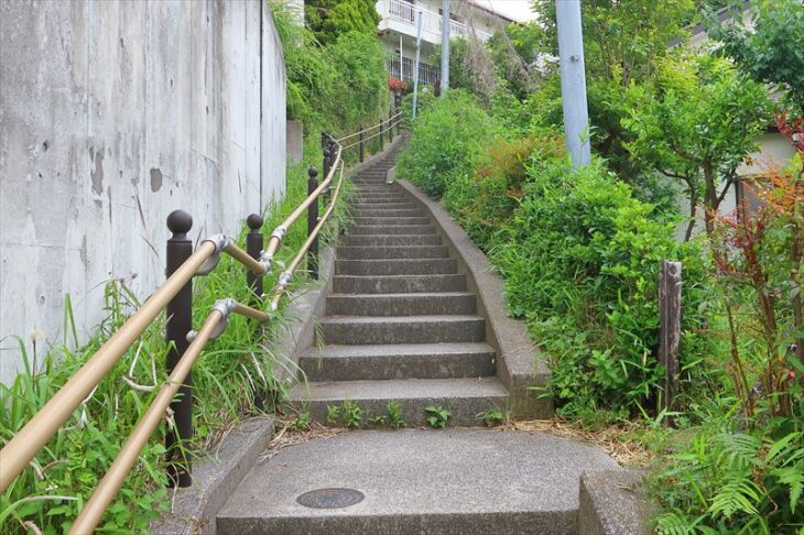 台4丁目の階段道