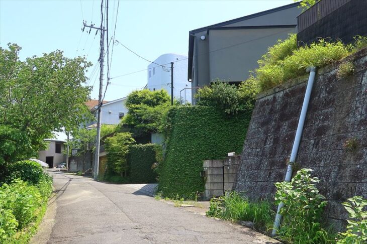 極楽寺4丁目9の住宅