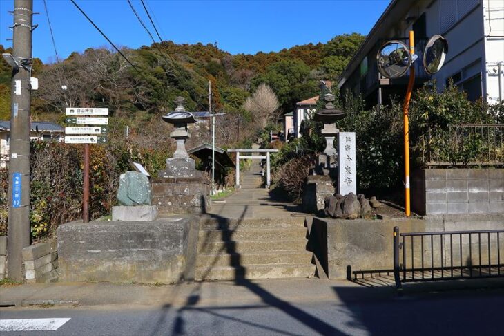 白山神社の参道