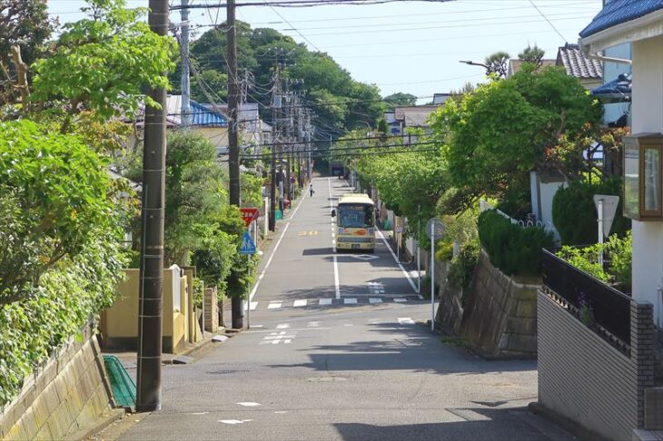 稲村ガ崎5丁目と循環バス