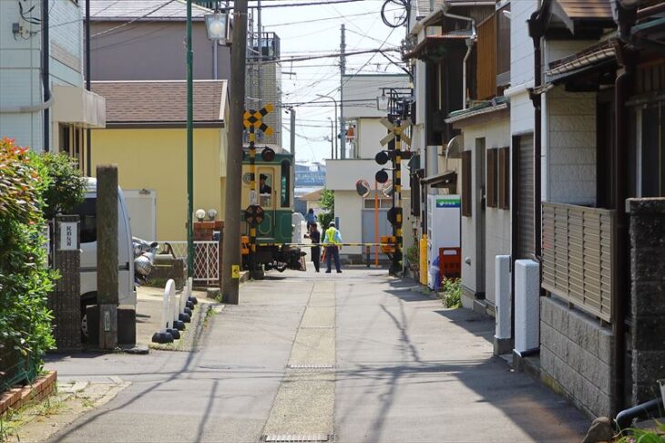 腰越駅付近の道