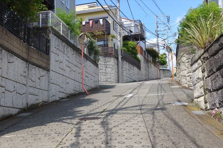 腰越5丁目の坂道