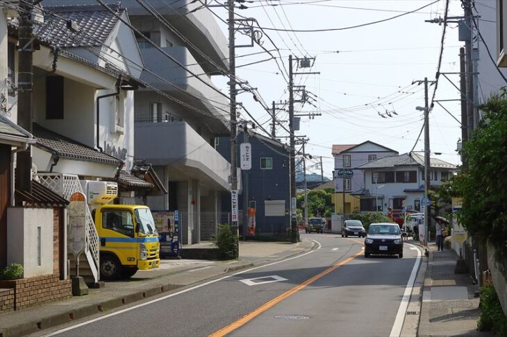 腰越4丁目の県道304号線沿い