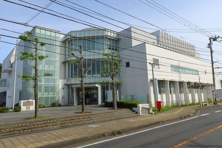 鎌倉市立腰越図書館および鎌倉市腰越行政センター