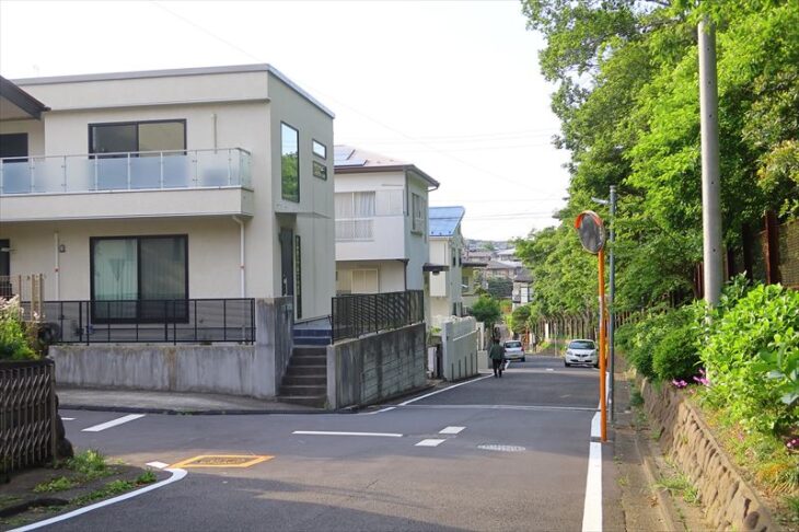 腰越の飛び地の一つ「御所ケ丘」の住宅街