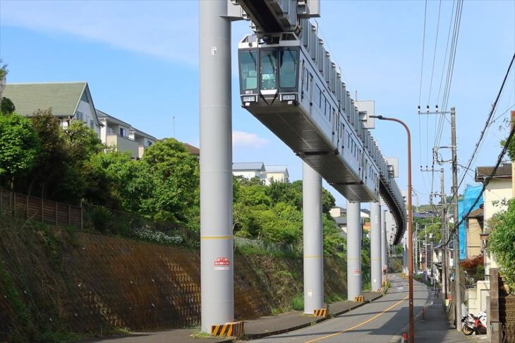 湘南モノレールと西鎌倉