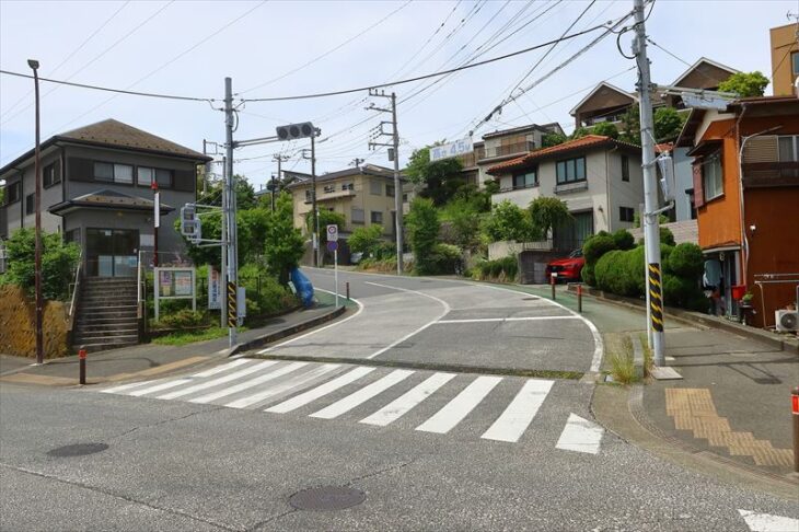 西鎌倉1丁目へ上がる坂道