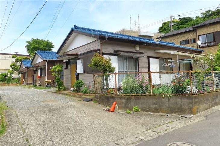 神奈川県道304号腰越大船線の民家