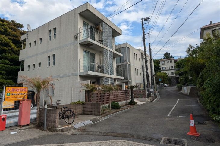 七里ガ浜東2丁目のマンション