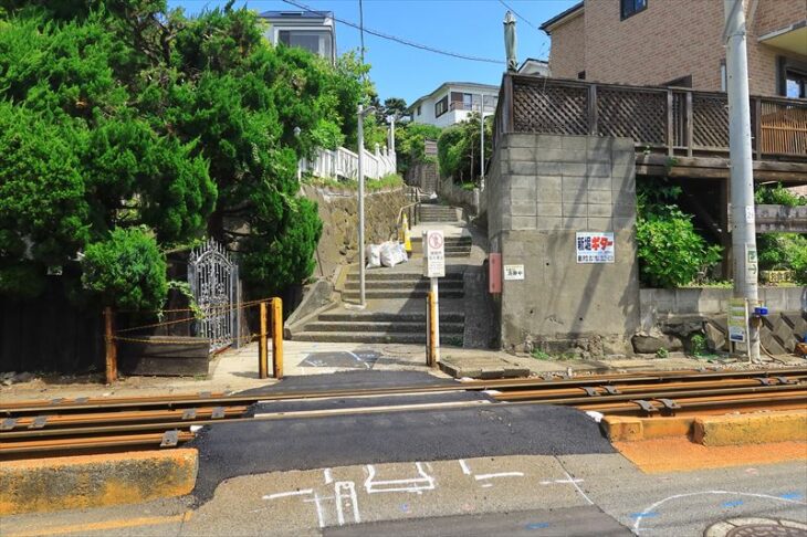 七里ヶ浜駅の北側