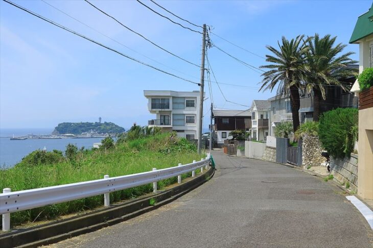 七里ガ浜2丁目と江ノ島