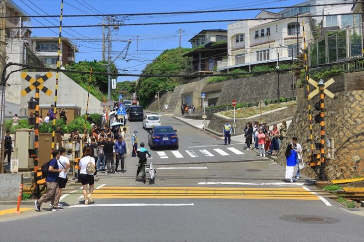 鎌倉高校前駅の踏切